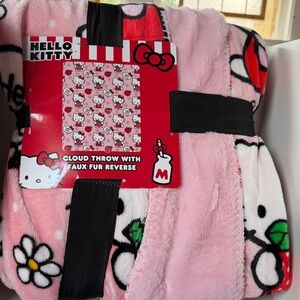Hello Kitty - Cloud Throw - Faux Fur -  Pink Floral & Strawberry Blanket - New
